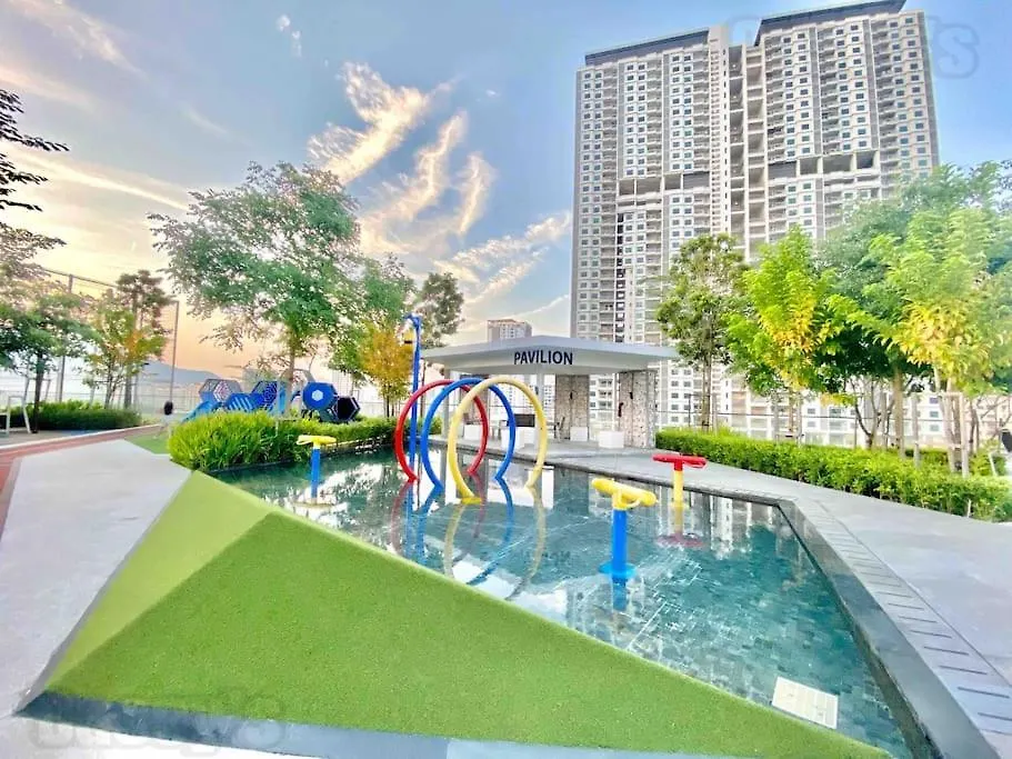 Urban Suites #Soft Creamy #Infinity Pool #Local Neighbourhood #4Pax #2Br 2Bath #2Queen #Quality Well Maintained #Private Host Jelutong