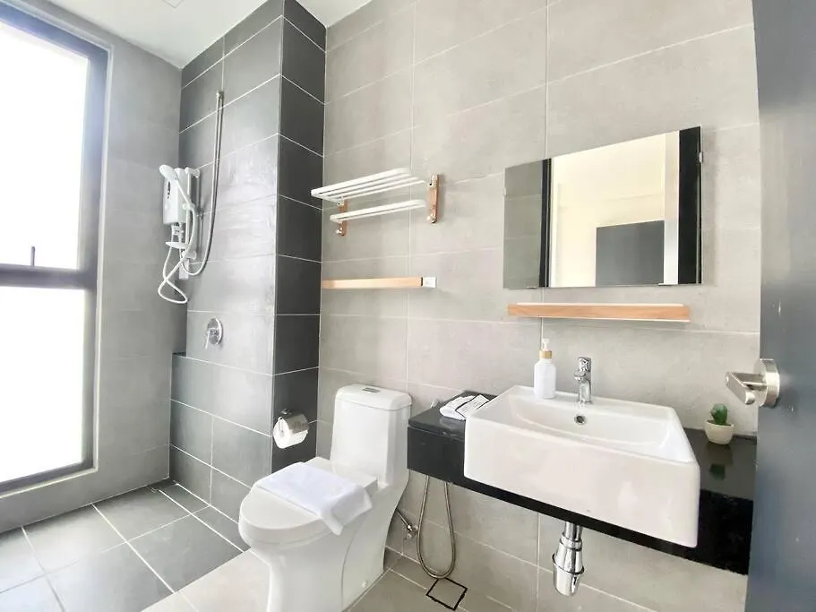 Lägenhet Urban Suites #Soft Creamy #Infinity Pool #Local Neighbourhood #4Pax #2Br 2Bath #2Queen #Quality Well Maintained #Private Host Jelutong Malaysia