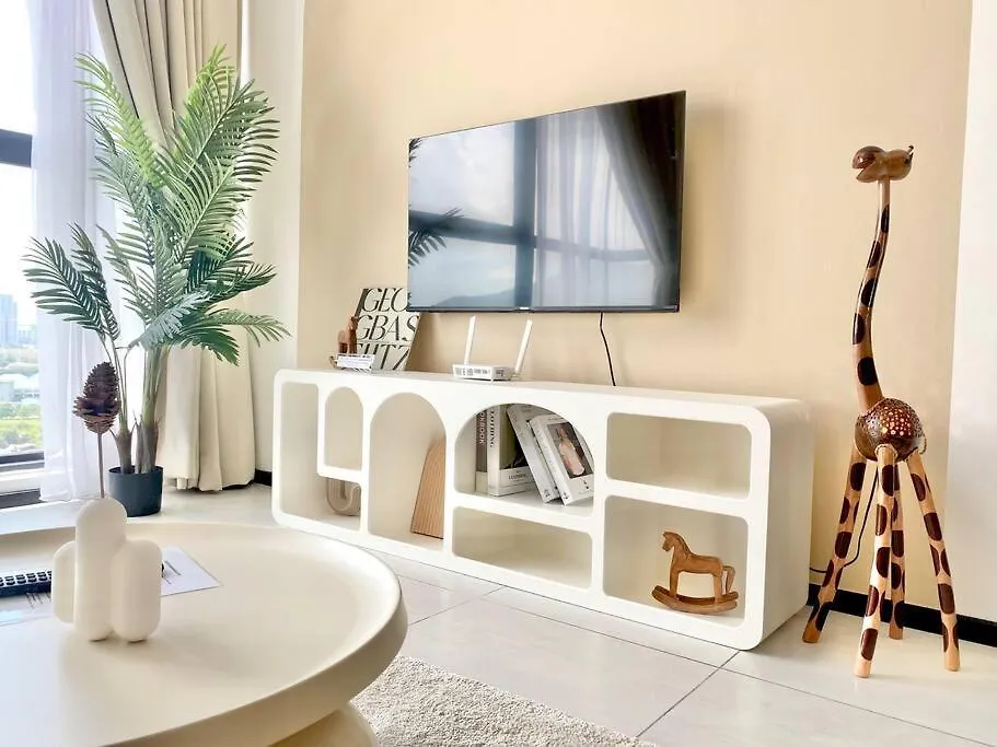 Urban Suites #Soft Creamy #Infinity Pool #Local Neighbourhood #4Pax #2Br 2Bath #2Queen #Quality Well Maintained #Private Host Jelutong 0*,