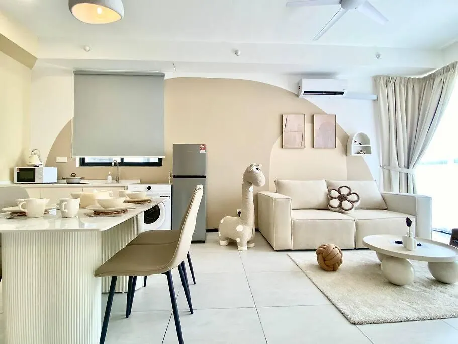 Urban Suites #Soft Creamy #Infinity Pool #Local Neighbourhood #4Pax #2Br 2Bath #2Queen #Quality Well Maintained #Private Host Jelutong