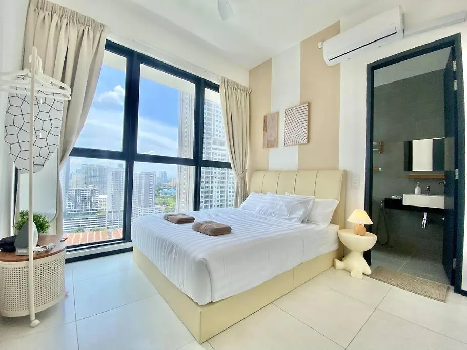 Urban Suites #Soft Creamy #Infinity Pool #Local Neighbourhood #4Pax #2Br 2Bath #2Queen #Quality Well Maintained #Private Host Jelutong