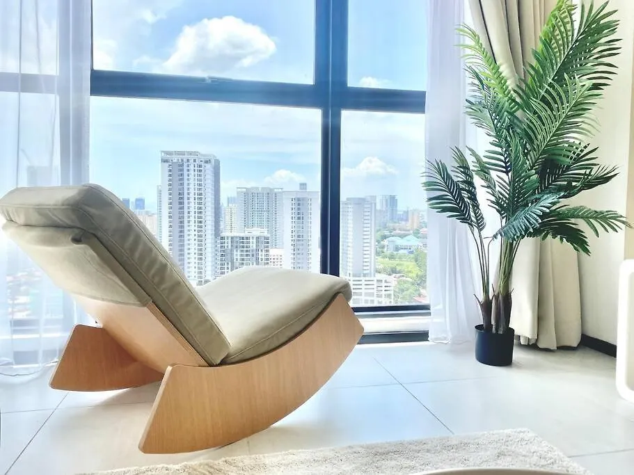 Lägenhet Urban Suites #Soft Creamy #Infinity Pool #Local Neighbourhood #4Pax #2Br 2Bath #2Queen #Quality Well Maintained #Private Host Jelutong